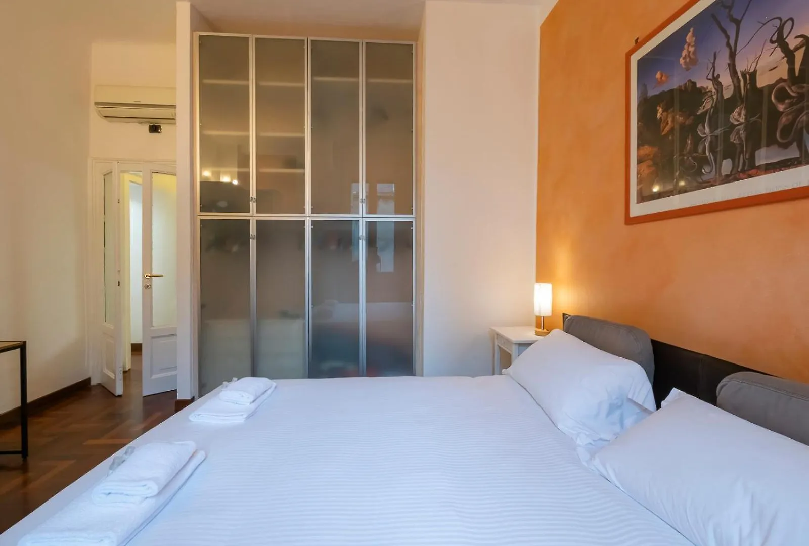 Xenia Apartments - Charming Three-Room Apartment Milan Italy